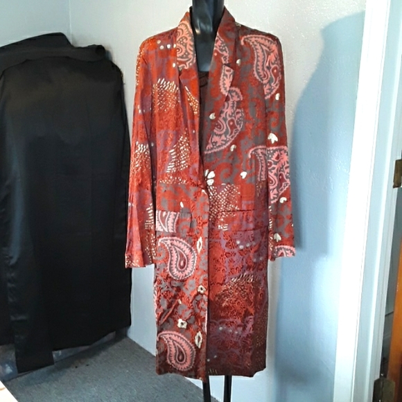 Lightweight satin jacket with gold overlay design, new - Picture 1 of 6